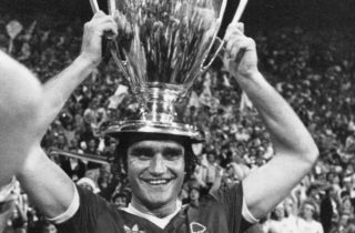Vo veku 75 rokov zomrel bývalý obranca Larry Lloyd, legenda tímov FC Liverpool či Nottingham Forest
