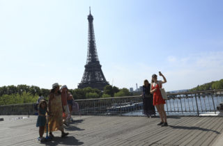 Eiffelovu vežu budú počas tohtoročnej letnej olympiády v Paríži zdobiť olympijské kruhy