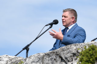 Šéfka českého parlamentu a predsedníčka europarlamentu odsúdili streľbu na slovenského premiéra