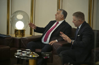 Aké mierové riešenie vojny na Ukrajine navrhujú Fico s Orbánom? Krajiny V4 sa nezhodli (video+foto)