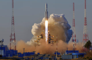 Rusko na tretí pokus otestovalo novú raketu Angara-A5, prvý štart zrušili dve minúty pred odletom (foto)
