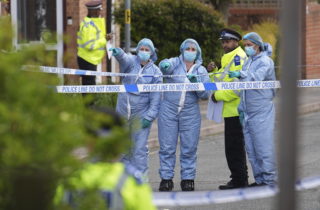V Londýne vyčíňal muž s mečom, zabil 13-ročného chlapca a zranil štyroch ľudí